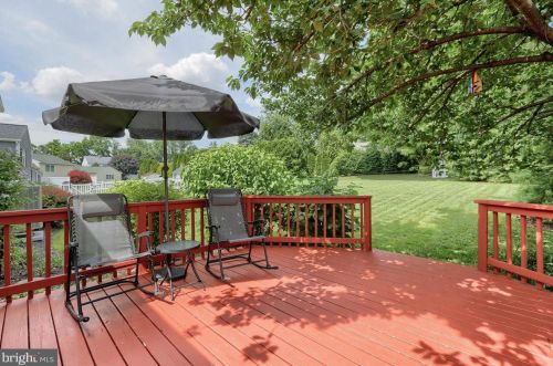 2410 Creek View Dr, Lancaster PA  17602-1450 exterior