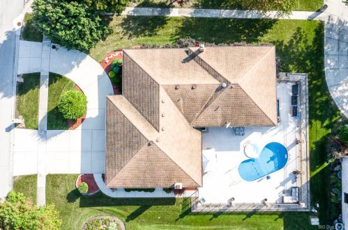 331 Ridgemoor Dr, Willowbrook IL  60527-5419 exterior