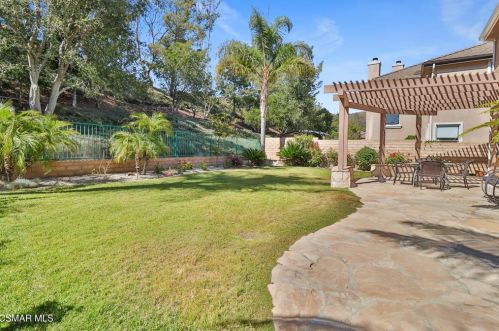 735 Eisenhower Way, Simi Valley CA 93065-8361 exterior