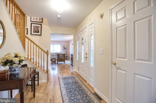 5 Wilk Ct, Trenton, NJ 08648-1463