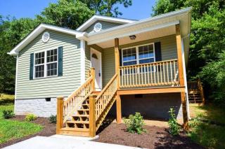 506 Dixon Ave, Athens, TN 37303-3208