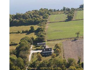 592 Neck Rd, Tiverton, RI 02878-4013