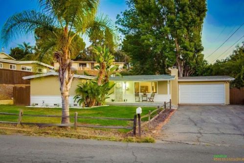 1075 Oak Dr, Vista CA  92084-4659 exterior