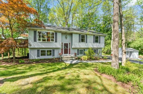 2 Terhune Rd, Andover, NJ 07821-2130