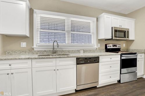 3020 Collier Dr, Atlanta GA  30318-7153 exterior