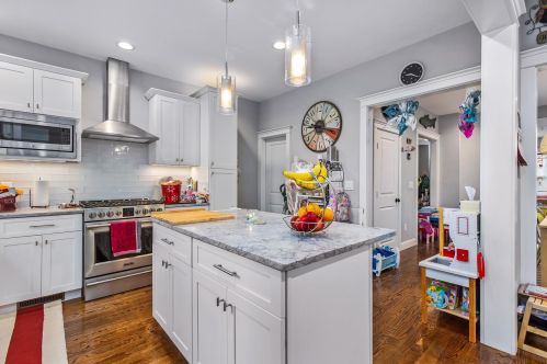 33 Columbia St, Portsmouth, NH 03801-4323