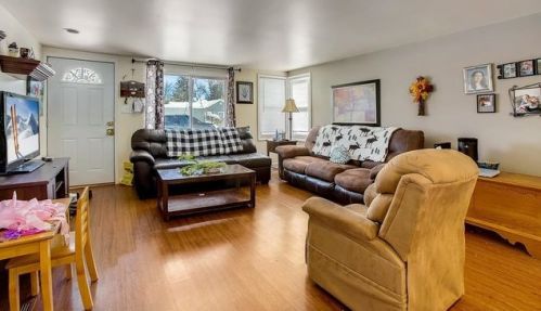42226 7th Ave, Antioch, IL 60002-8233