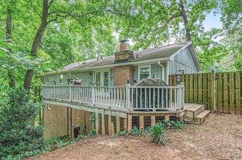 6869 Lockridge Dr, Atlanta GA  30360-1514 exterior