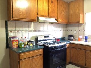 1185 37th St, Los Angeles CA  90007-3953 exterior