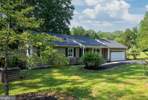 14676 Alps Dr, Woodbridge VA  22193-3322 exterior