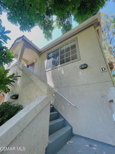 1079 Waltham Rd, Simi Valley, CA 93065-4496