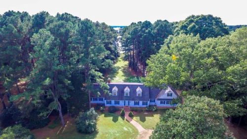92 Redwood Ln, Weems, VA 22576-2018