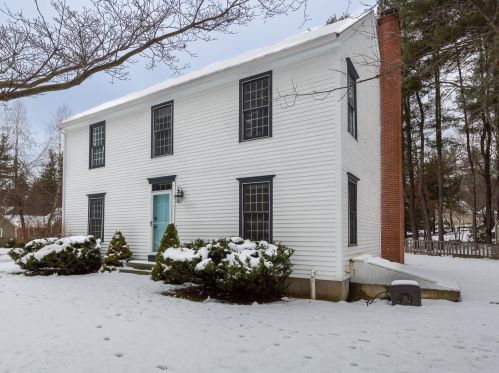 2 Partridge Berry Ln, Lee, NH 03824-3211
