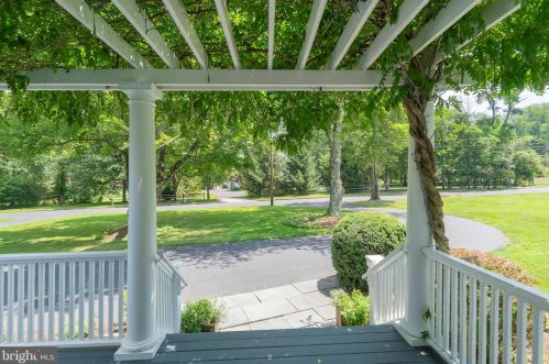 8 Nelson Ridge Rd, Princeton NJ  08540-7436 exterior