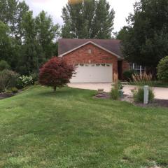 900 Lexington Estates Dr, Godfrey, IL 62035-4173