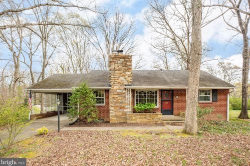 9 Westwood Dr, Fredericksburg, VA 22405-3054