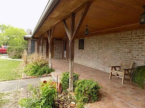 137 Apple Ln, Refugio, TX 78377-4501