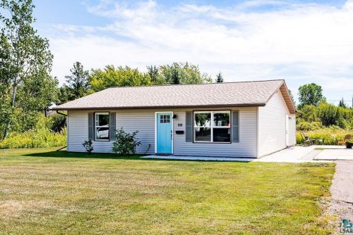818 5th St, Duluth, MN 55806-2329