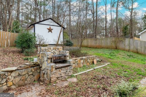 90 Cumberland Dr, Rex GA 30273-1800 exterior