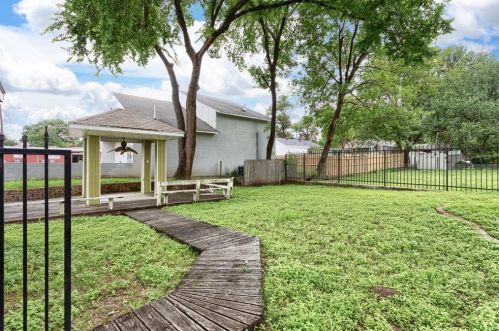 1415 Shady Grv Rd, Irving TX  75060-6430 exterior