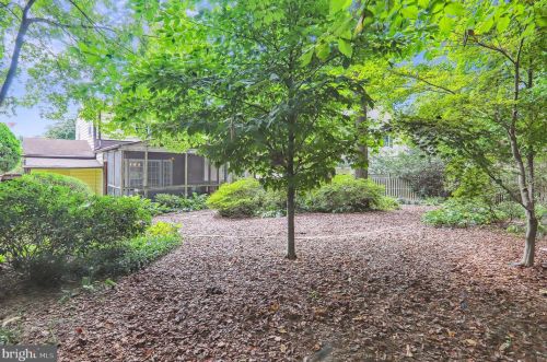 1221 Pinecrest Cir, Silver Spring MD 20910-1626 exterior