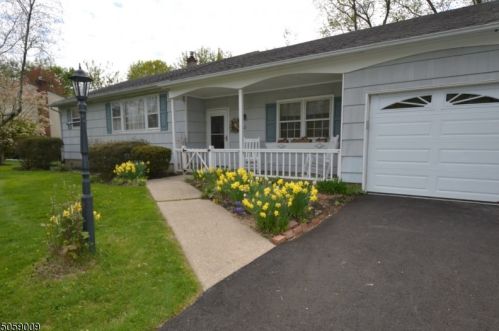 12 Spruce Run Rd, Clinton, NJ 08809-1245