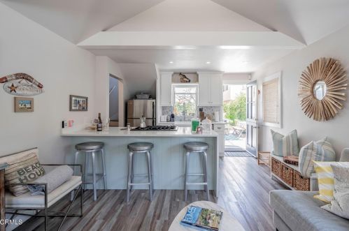 3534 Ocean Dr, Oxnard CA  93035-4345 exterior