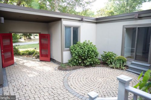 10136 Spring Pools Ln, Columbia, MD 21044-1709