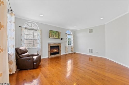 53 Winding Way, Princeton NJ  08540-8809 exterior