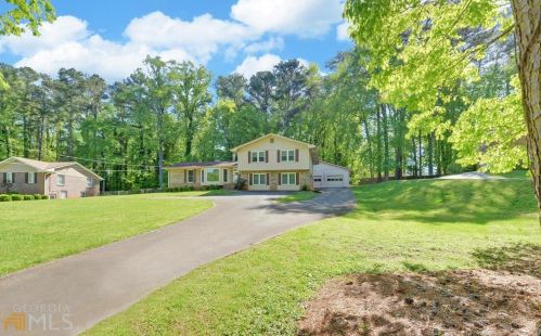 346 Chip Rd, Stone Mountain, GA 30087-2622
