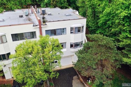 48 Kira Ln, Ridgewood, NJ 07450-5140