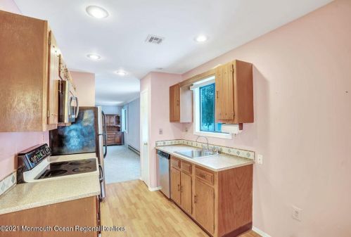 3 Manchester Ct, Tinton Falls NJ 07701-5492 exterior