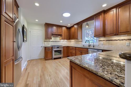 2033 Crescent Rd, York PA  17403-4760 exterior