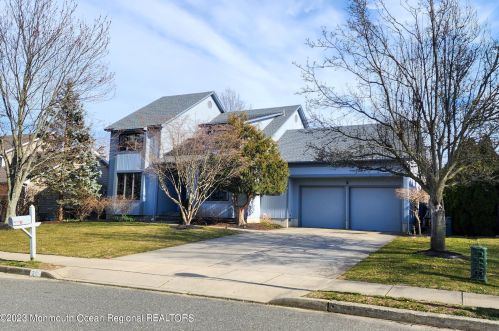20 Lebanon Dr, Brielle, NJ 08730-1549