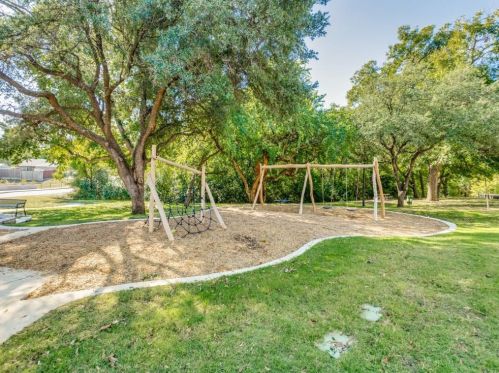 303 Vly Park Dr, Garland TX  75043-2955 exterior