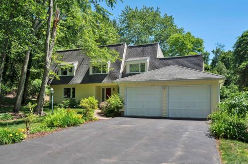 120 Juniper Ln, Glastonbury, CT 06033-2515