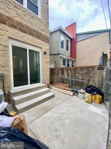 912 30 St, Philadelphia PA 19130-1136 exterior