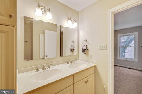 10962 Rampart Way, Silver Spring MD 20902-4765 exterior