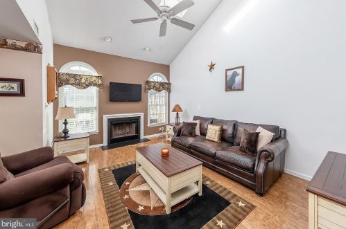 10 Shady Brooke Ln, Auburn, NJ 08085-1520