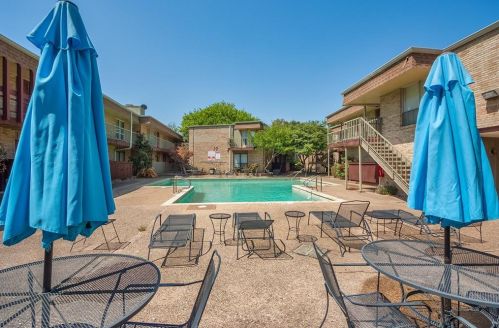 5924 Birchbrook Dr, Dallas TX  75206-4563 exterior