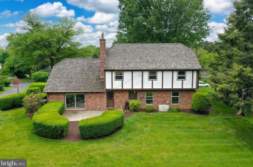 1343 Country Club Dr, Lancaster PA  17601-5209 exterior