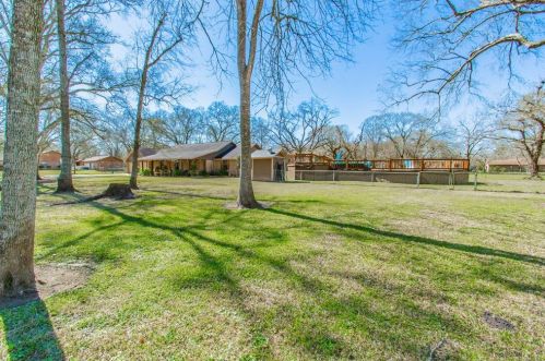 317 County Road 893a, Angleton TX 77515-9490 exterior