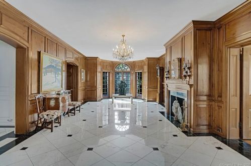 30 Field Point Dr, Greenwich CT  06830-7014 exterior