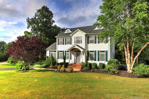 41 Fox Hunt Rd, Huntington, CT 06484-1662