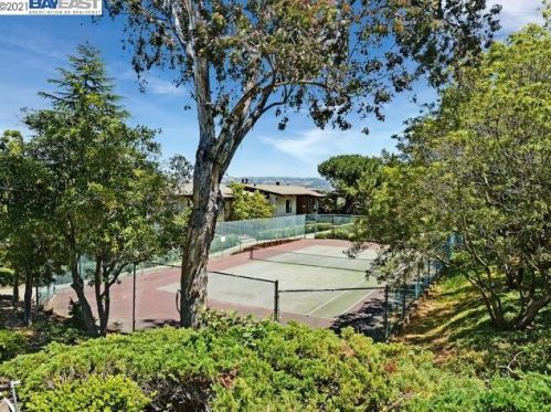 19100 Crest Ave, Hayward CA  94546-2837 exterior