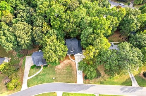 1091 Fieldstone Dr, Holly Springs, GA 30114-8451