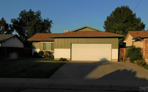 2640 Sherwood Ln, Pueblo, CO 81005-3316