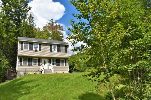 16 Hillside St, Hillsboro, NH 03244-4517