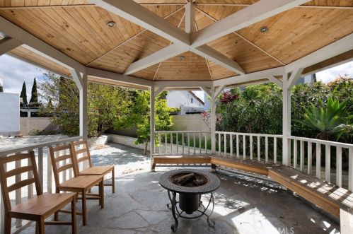 1332 Pembrooke Ln, Anaheim CA  92804-5434 exterior