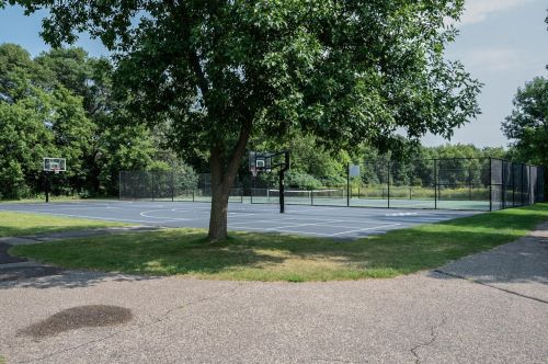 8424 Ashford Rd, Saint Paul MN  55125-8481 exterior